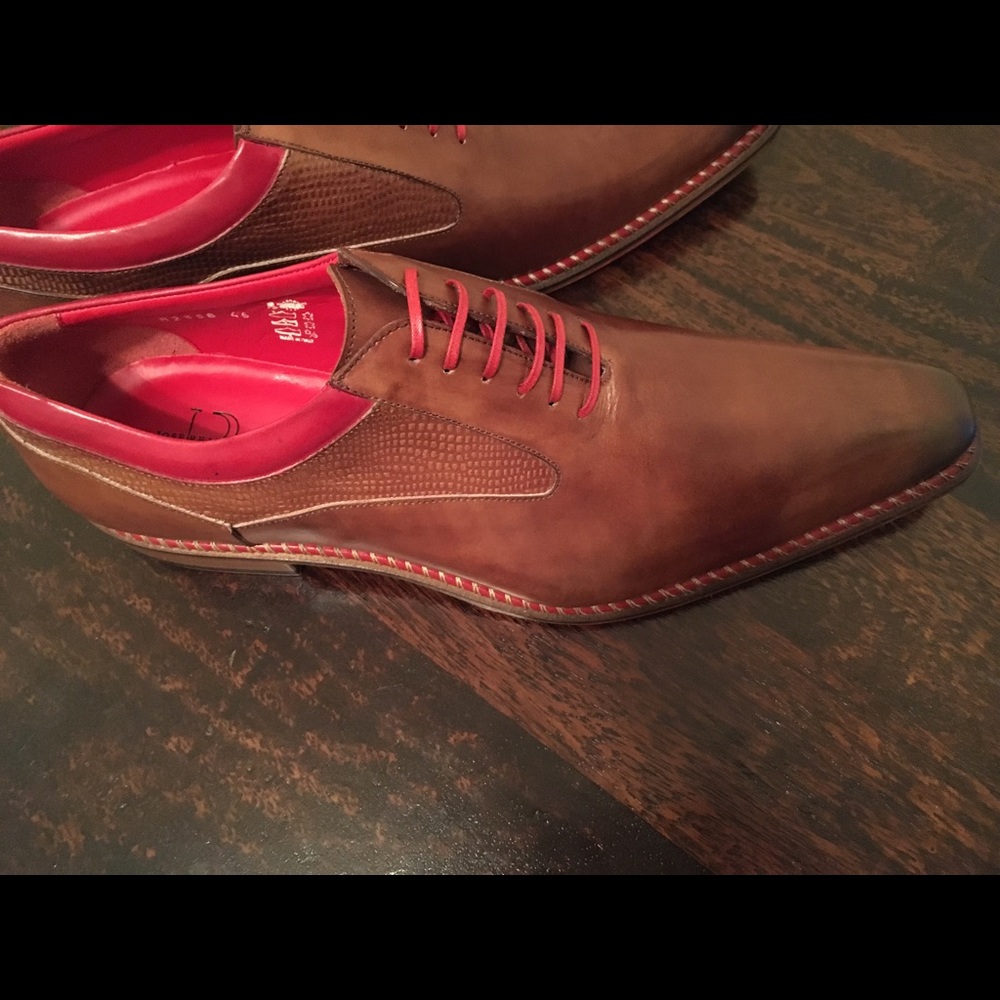 *HANDCRAFTED ITALIAN SHOES w /RED CONTRAST